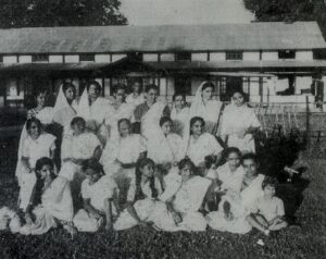 Executive members 1959 and a few workers